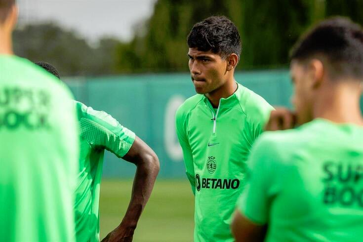 Se acerca el debut de Jesús Alcantar en el Sporting
