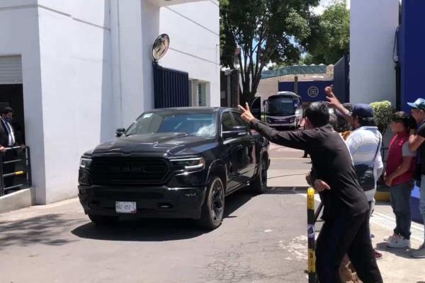 Atienden Cata y Jurado a fans