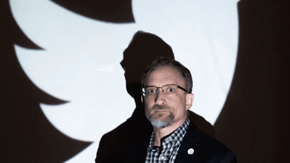 Acusa a Twitter de negligencia