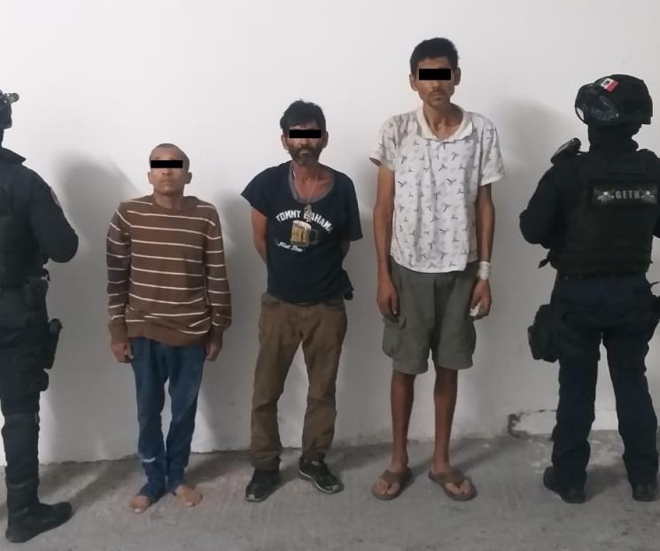 Sorprenden a tres hombres con droga
