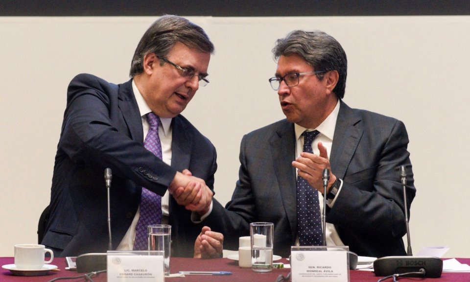 Niegan medidas cautelares contra Ebrard y Monreal