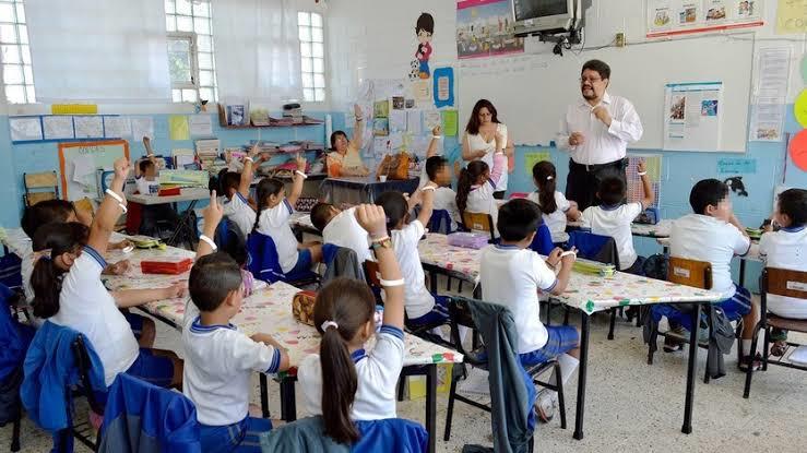 Reitera SE que no son obligatorias las cuotas escolares