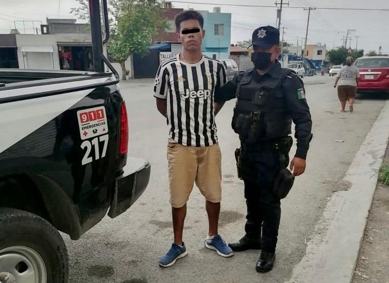 Detienen a hombre por asaltar tienda de conveniencia