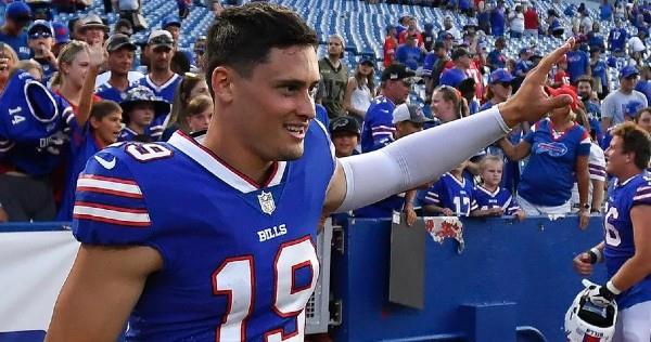 Pateador de Bills es acusado de violación