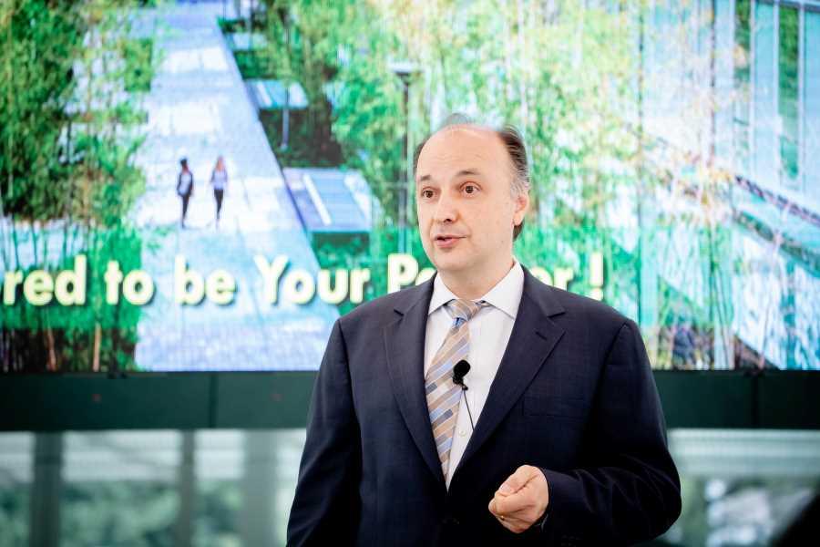 Director de MIT.nano muestra nanotecnología del futuro