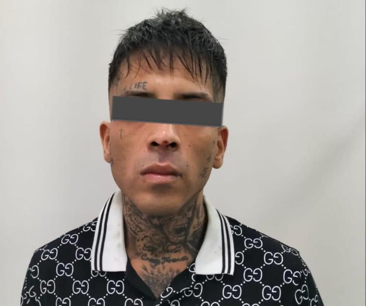 Intentan huir de cateo, los detienen