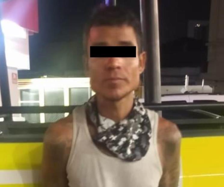 Asaltan y golpean a hombre con muleta, los detienen