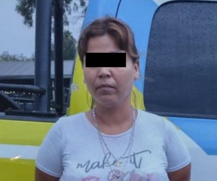 Detienen a pareja por agredir a policías