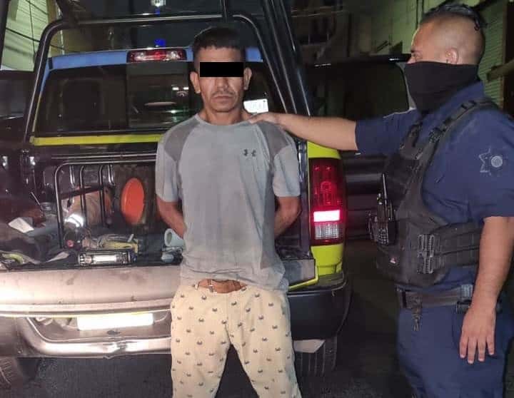 Arrestado antes de poder darse a la fuga luego de presuntamente sustraer diversa herramienta de un auto estacionado
