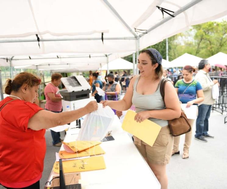 Aplaza monterrey entrega de paquetes escolares Aplaza monterrey entrega de paquetes escolares