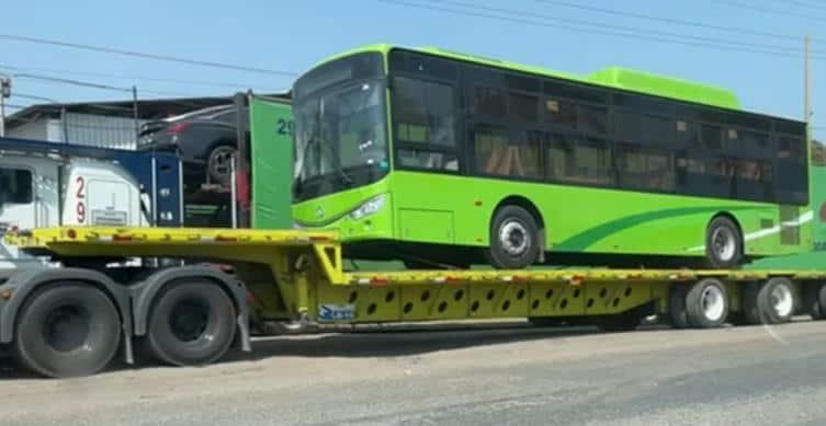 Tras librar la aduana, llegarán 10 camiones más a NL
