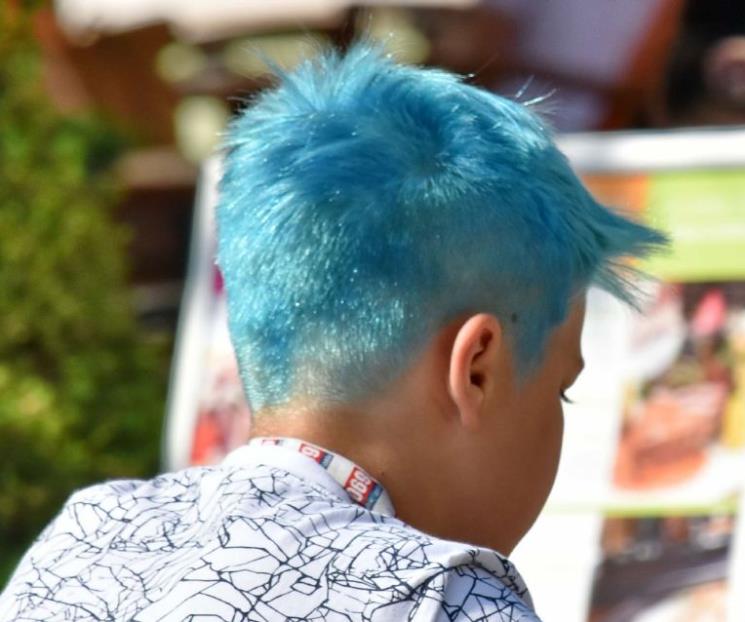 Permitirán cabello largo y pintado en planteles escolares