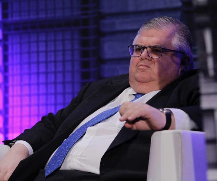 Aterricemos inflación como piloto experto, dice Carstens