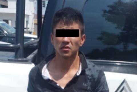 Arrestan a joven por robo a negocio en Plaza Morelos