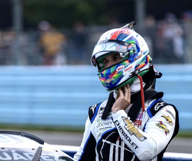 Choque termina con carrera de Suárez en Daytona