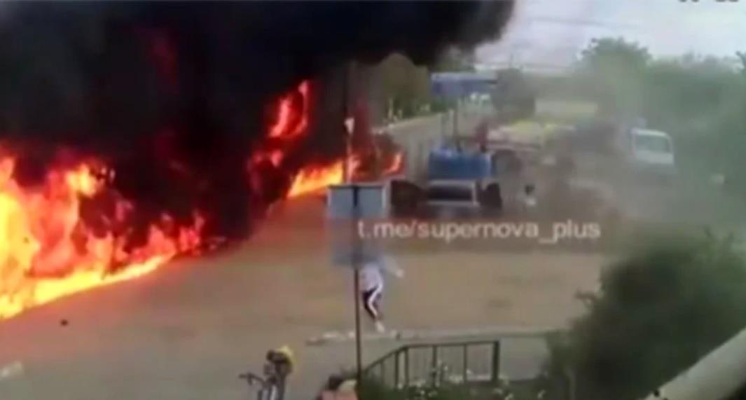 Captan cuando coche bomba explota a traidor en Ucrania