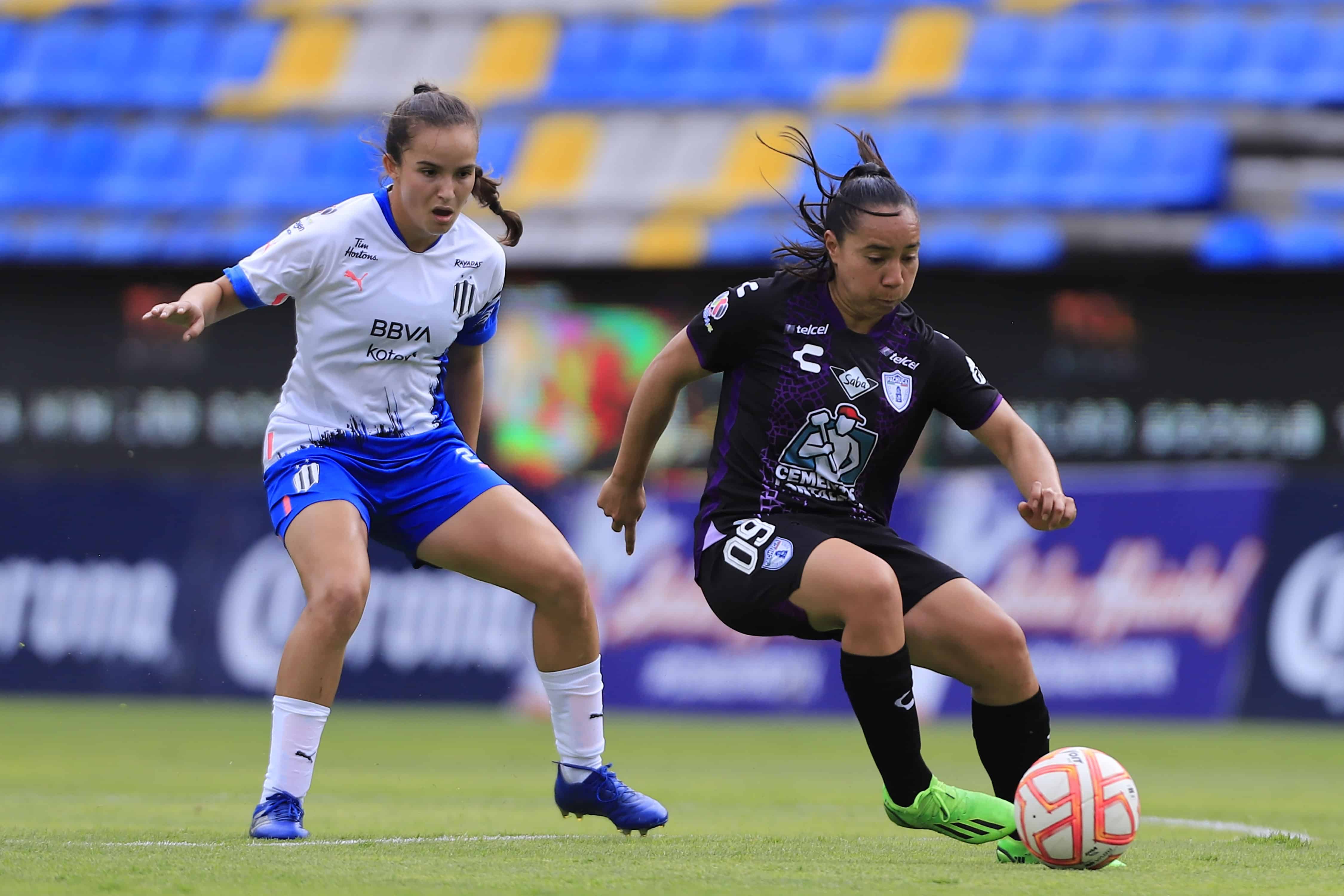 Ambos equipos buscan abrir el marcador.