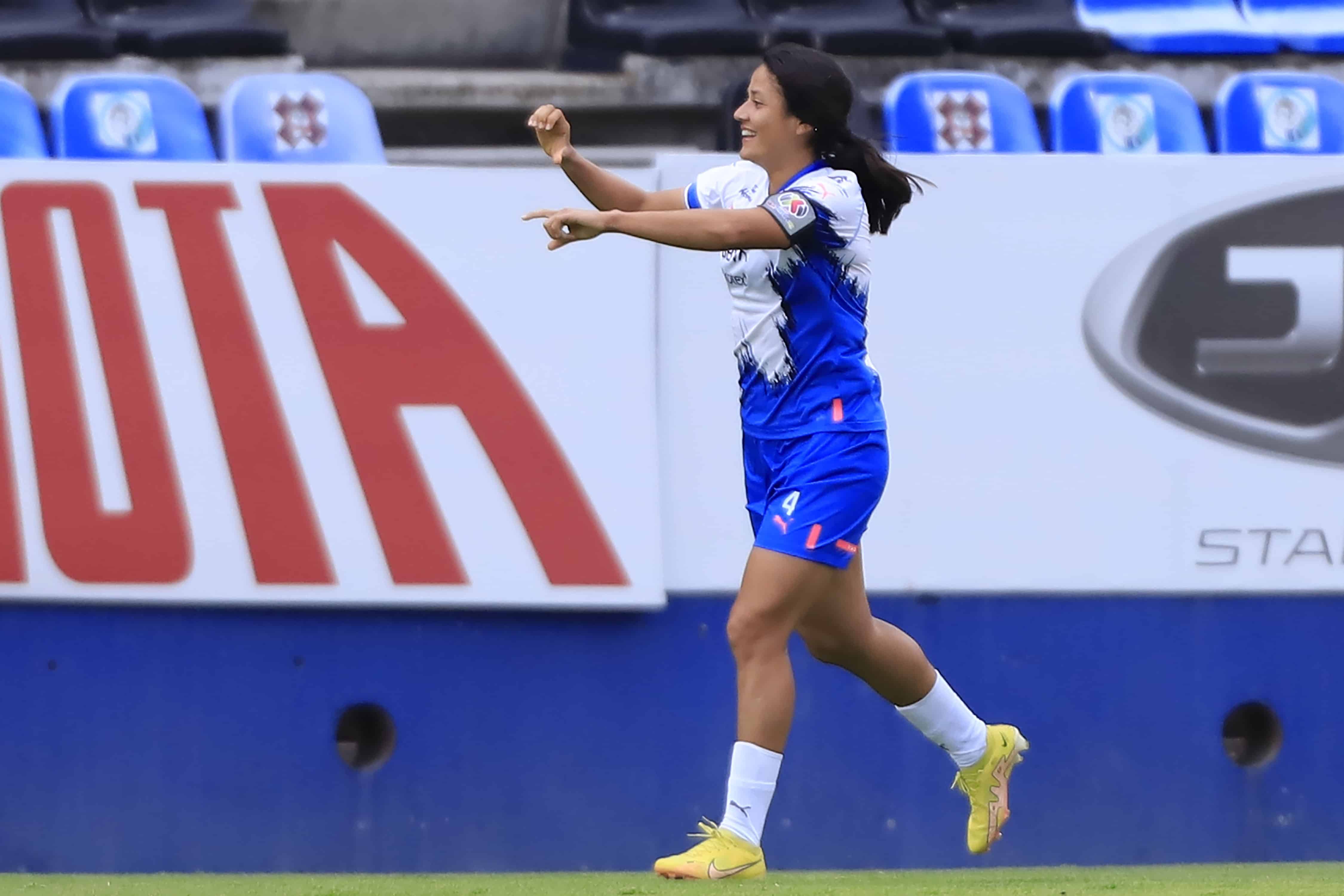 Rebeca Bernal hace el 1-0.