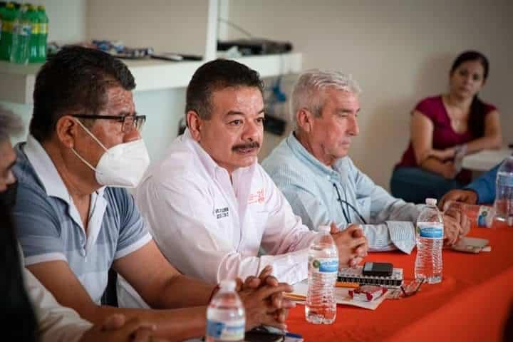 Se reúne líder de Secc. 21 con titulares de sus secretarías