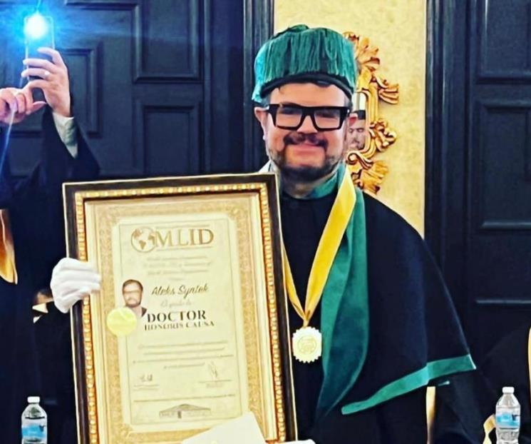 Recibe Aleks Syntek Doctorado Honoris Causa