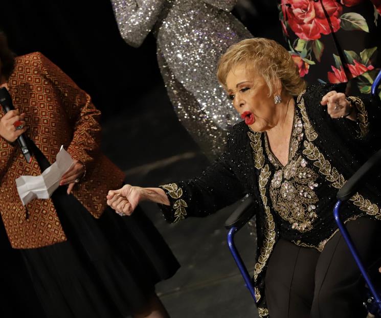 Se rinde Bellas Artes ante trayectoria de Silvia Pinal