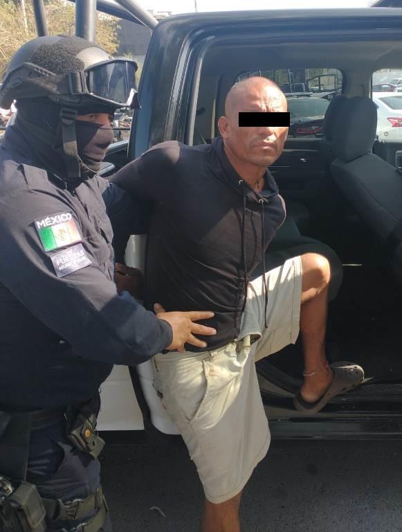 Cae con arma de fuego