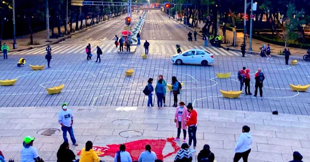 Familiares de desaparecidos bloquean Paseo de la Reforma