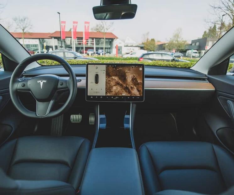 Espera lanzar primeros coches totalmente autónomos este año