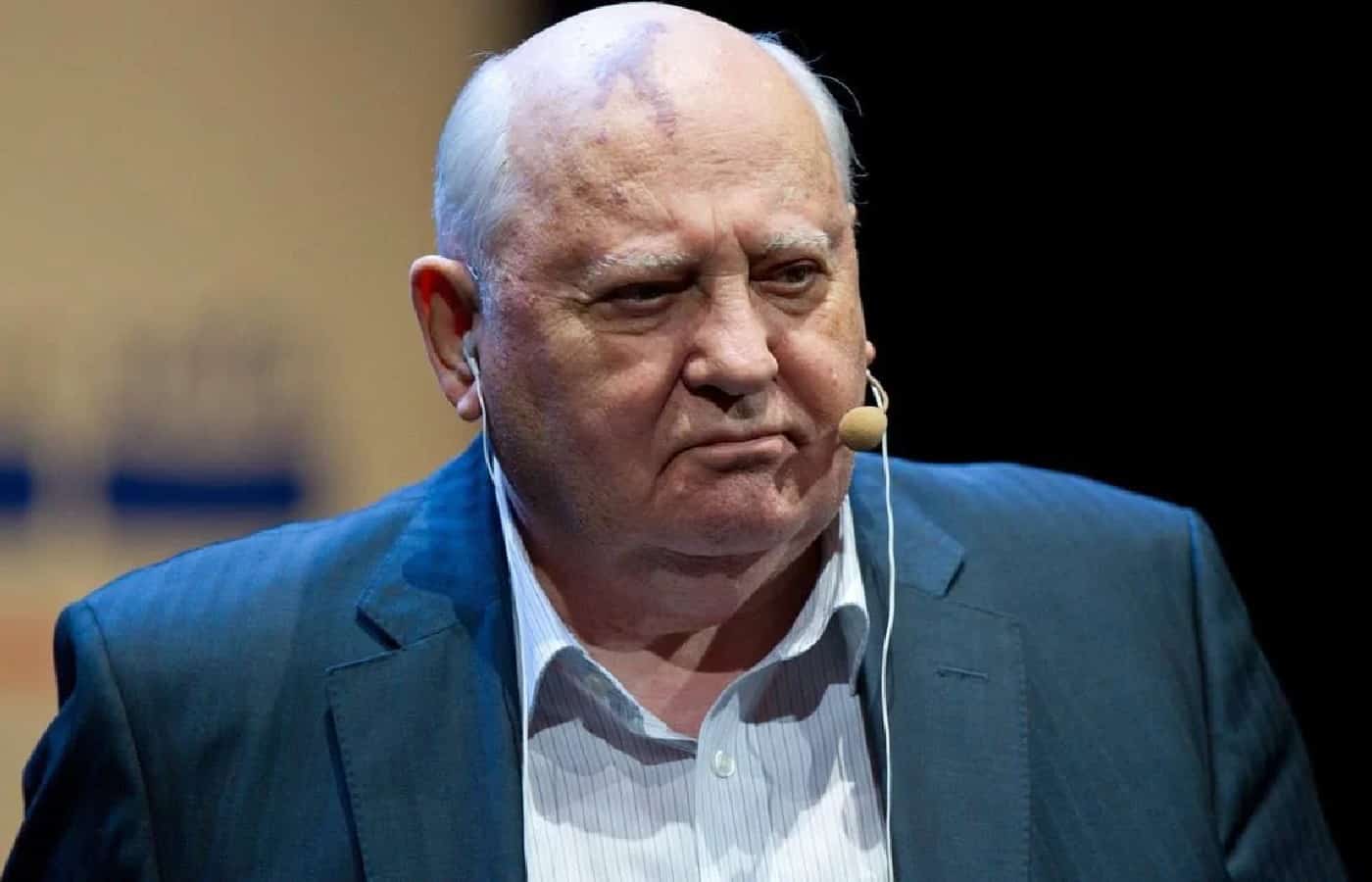 El último líder de la URSS, Mijaíl Gorbachov, de 1985 a 1991, intentó la apertura económica y política de la Unión Soviética con sus políticas de Perestroika y Glasnost.