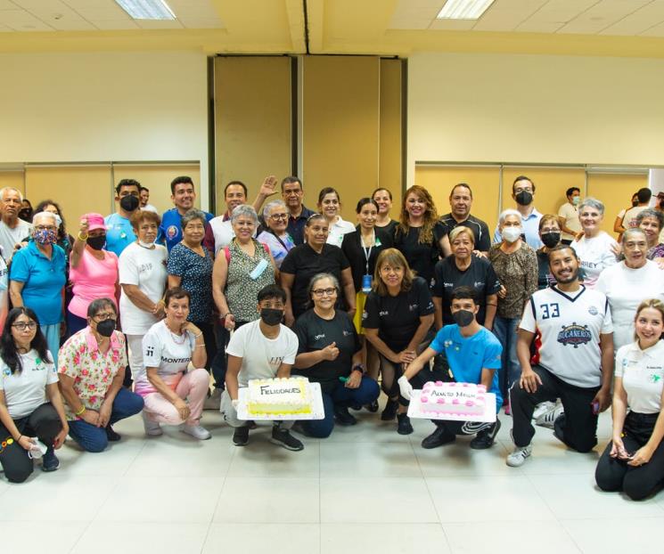 Disfrutan adultos mayores de rally en la UANL