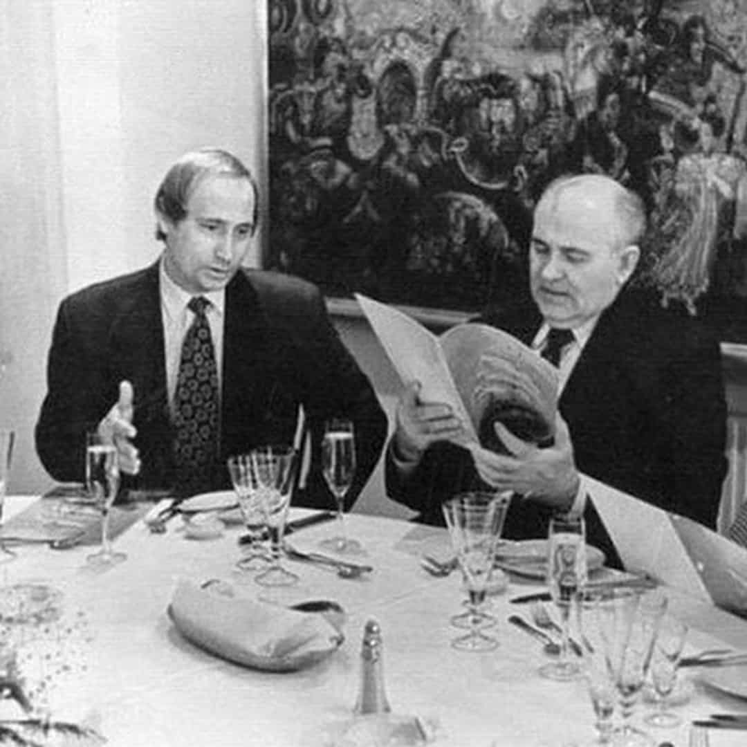 Aquí con un joven Vladimir Putin, actual presidente de Rusia.