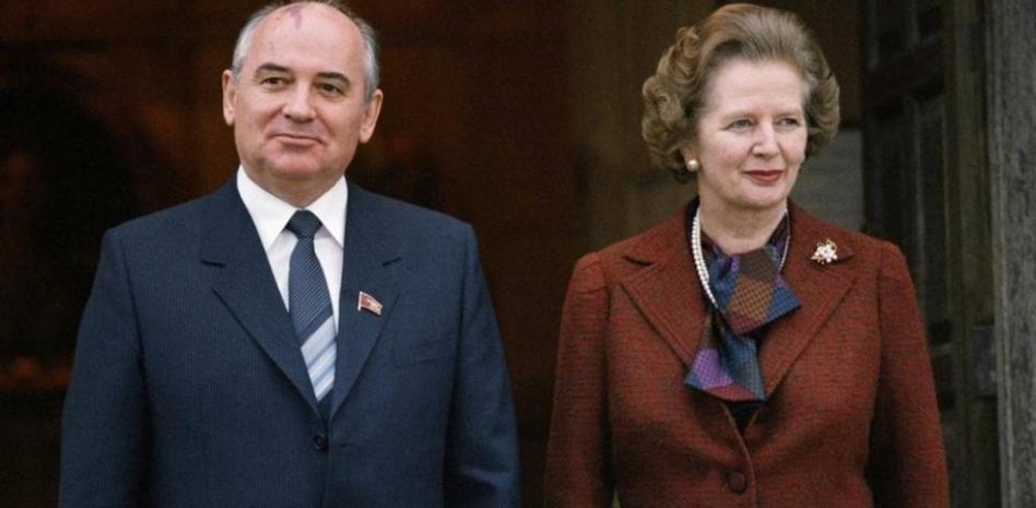 La apertura también incluyó nuevas relaciones con Reino Unido, aquí con la Primer Ministro británica, Margaret Thatcher.