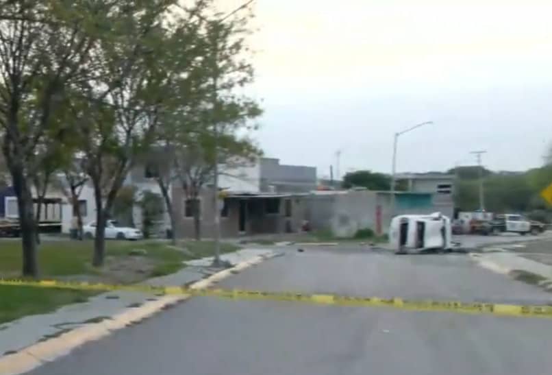 Una persona sin vida y otra lesionada, dejó el estrellamiento de un vehículo contra un poste de concreto