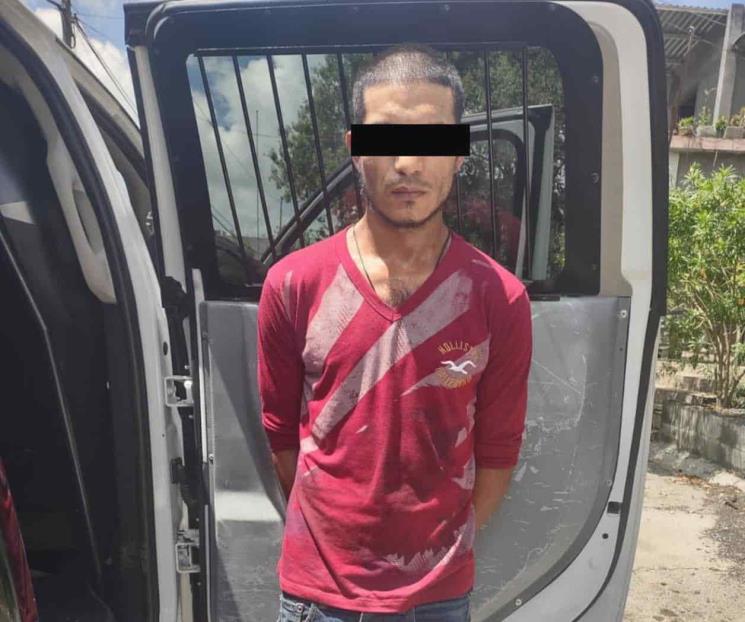 Cae pareja por conducir vehículo sin placa