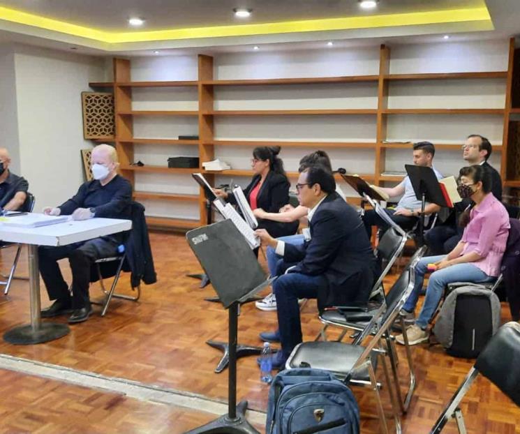 Instruyen en dirección orquestal a músicos extranjeros