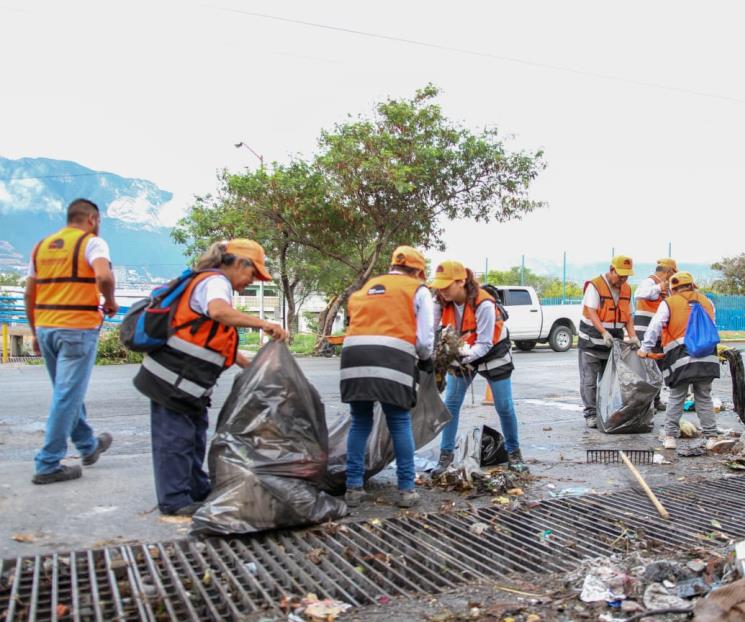 Retiran en SC 104 toneladas de basura en pluviales