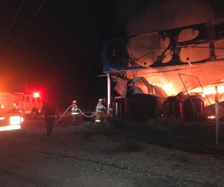 Se incendia servicar en General Terán