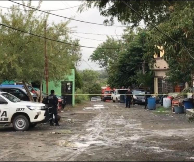Atacan a balazos a taxista