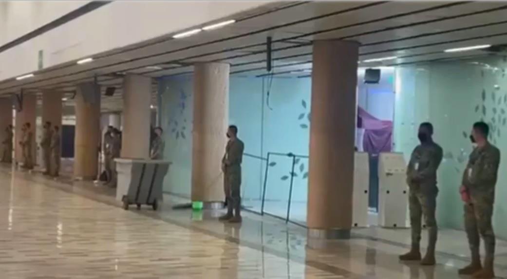 Jubilados de Mexicana de Aviación señalan desalojo del AICM