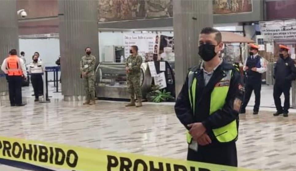 Desalojan plantón de extrabajadores de Mexicana en AICM