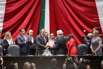 Entrega Adán Augusto informe de AMLO al Congreso
