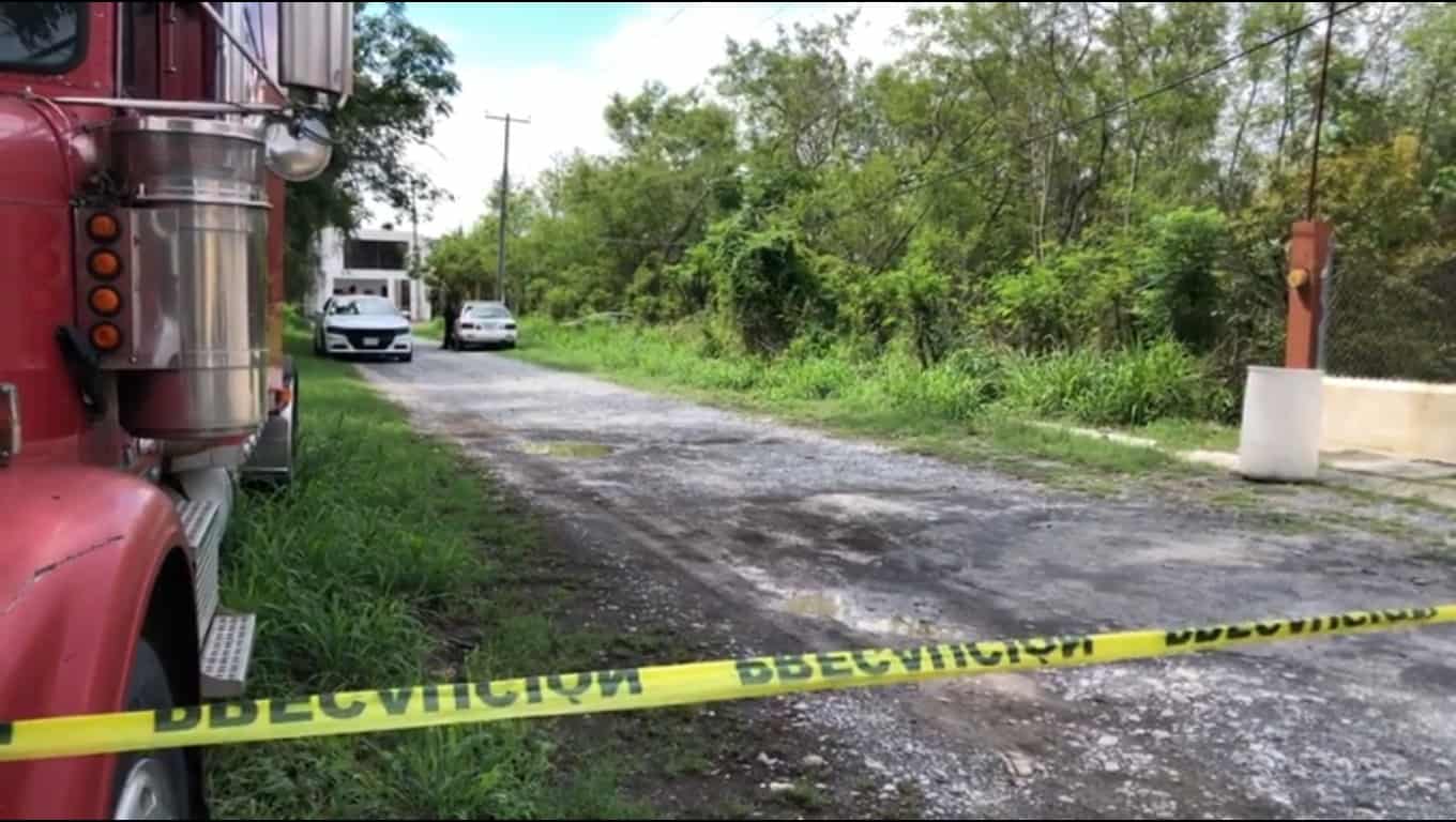 Una intensa movilización policiaca se registró en el municipio de Montemorelos, al reportarse la presencia de un automóvil abandonado, con varios impactos de arma de fuego