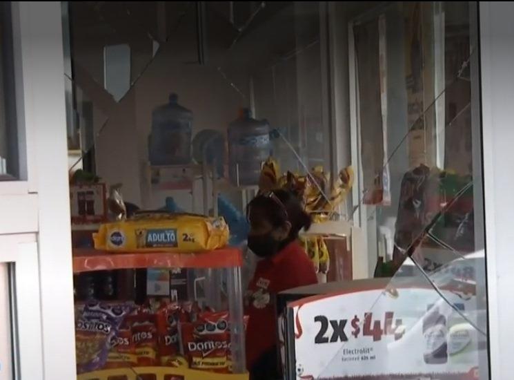 Roban tienda de conveniencia al sur de Monterrey