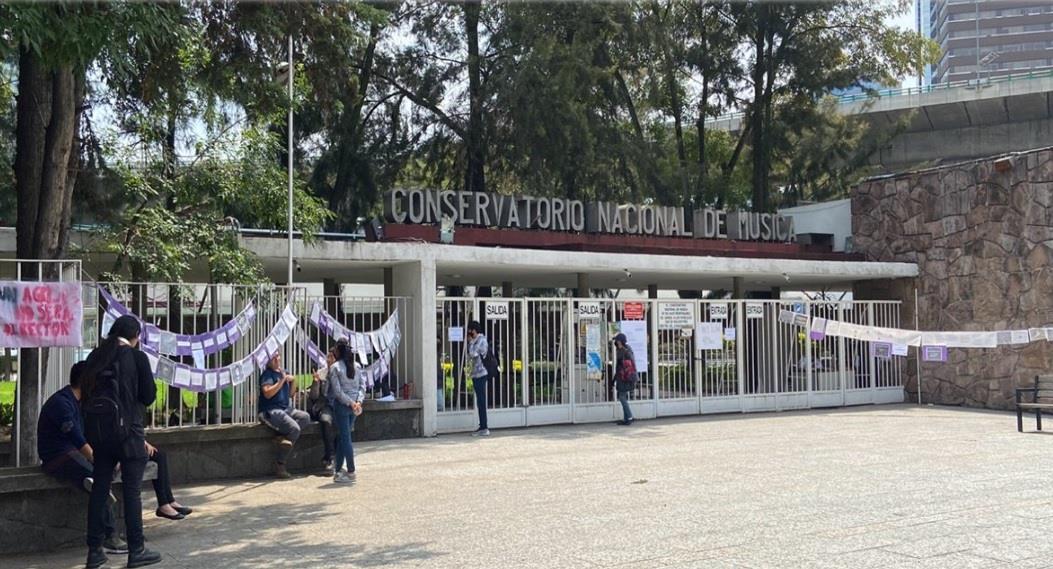 Satisfechos, estudiantes por la declinación de Méndez