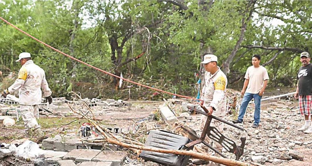Lluvias dejan ocho muertos en dos estados