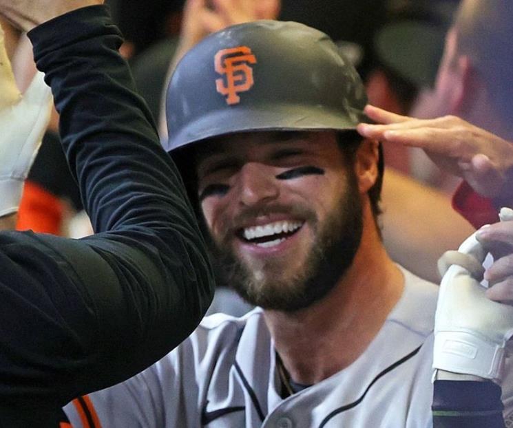 Luis González, feliz  de volver a México