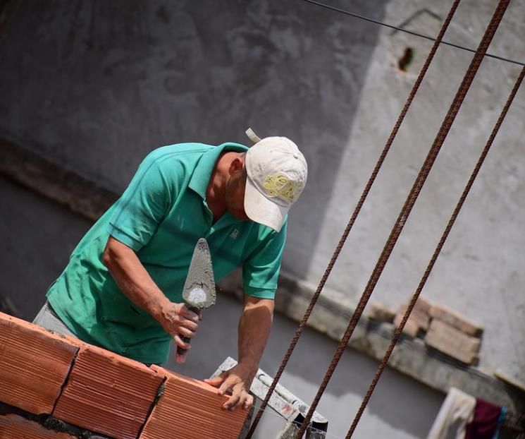 Construcción pierde 359.8 mil empleos