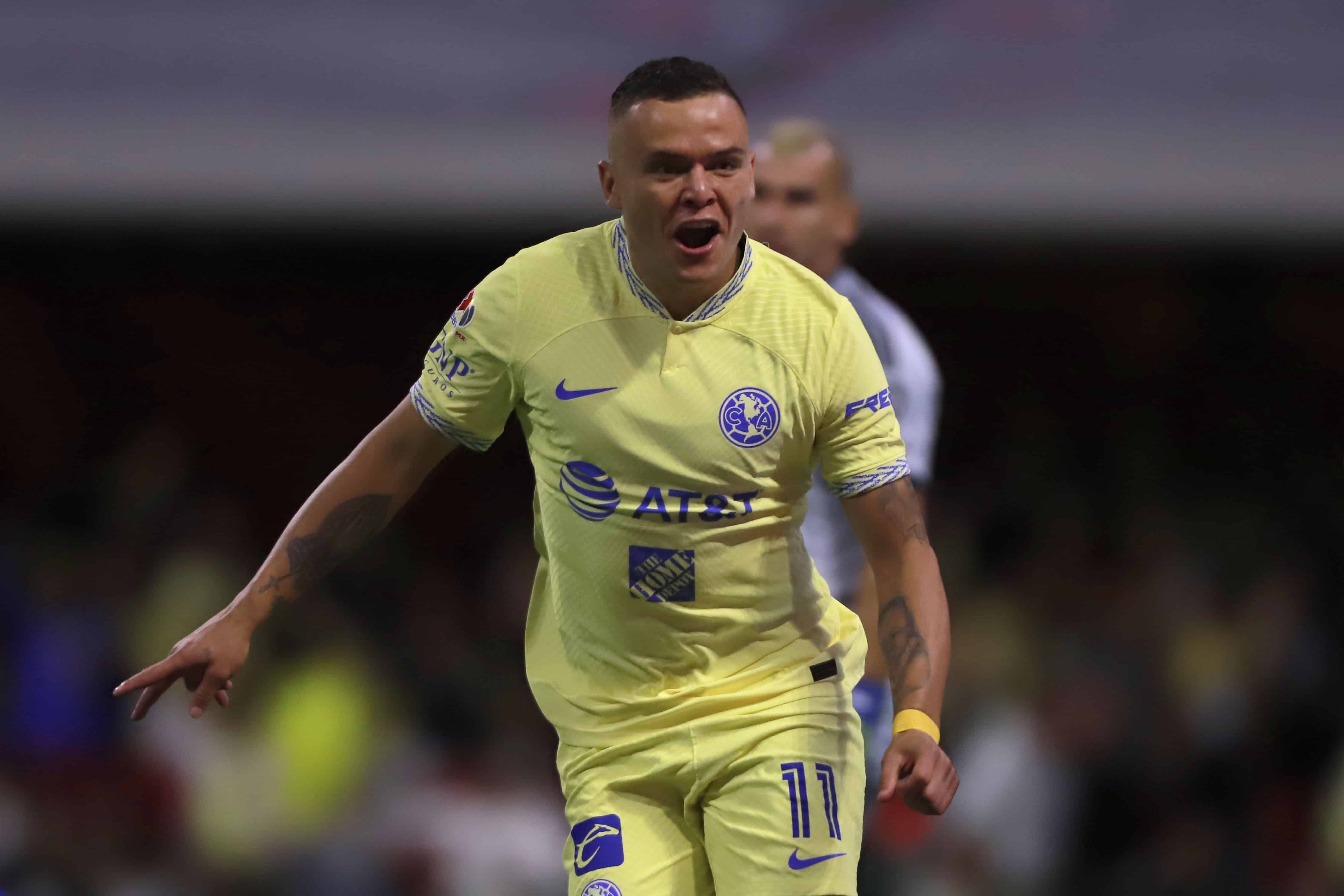 Jonathan Rodríguez abre el marcador.
