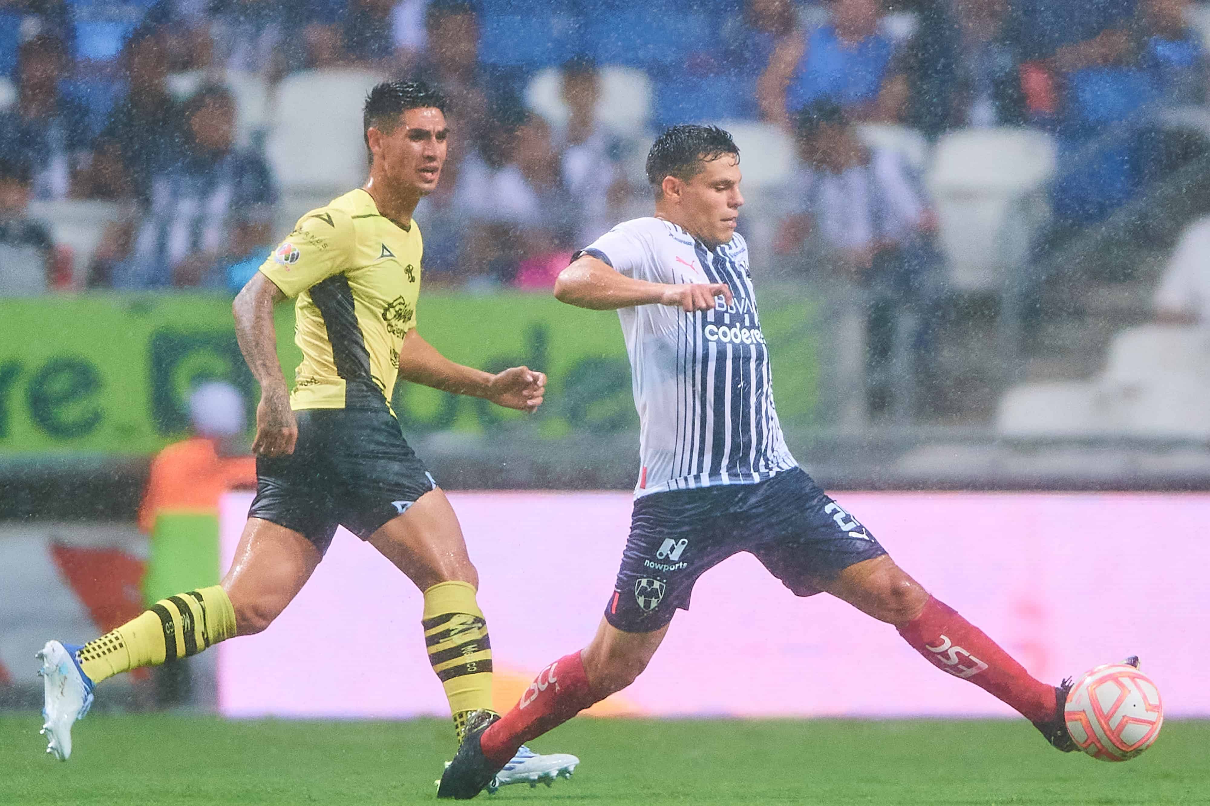 Arrecia la lluvia en el Gigante de Acero.