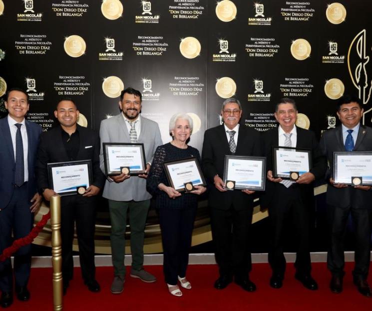 Entregan en SN Medalla al Mérito